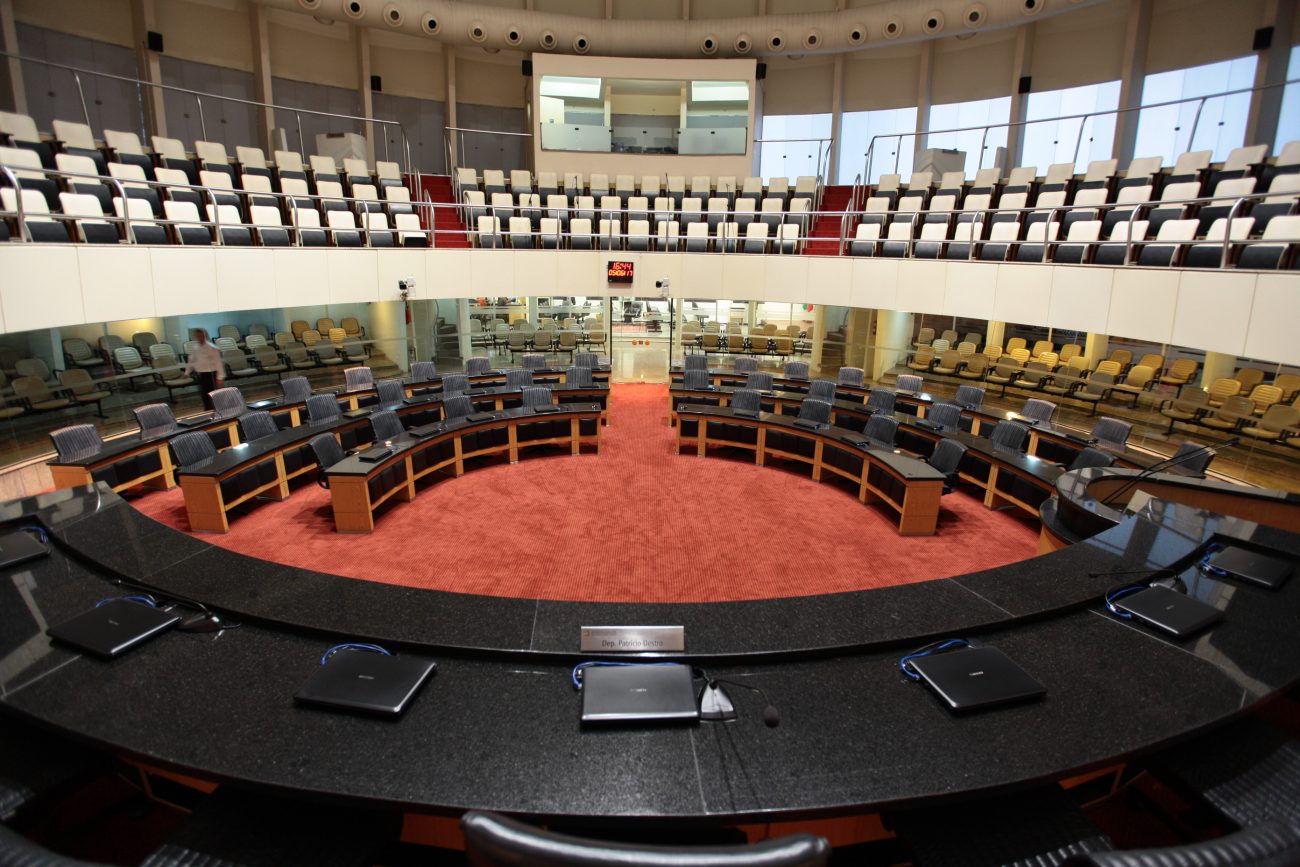 Assembleia legislativa Imagem do interior da assembleia para fazer referência aos projetos de lei aprovados por eles nesta quarta-feira