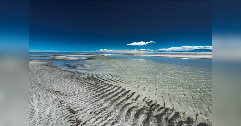 Imagem de rio seco e areia