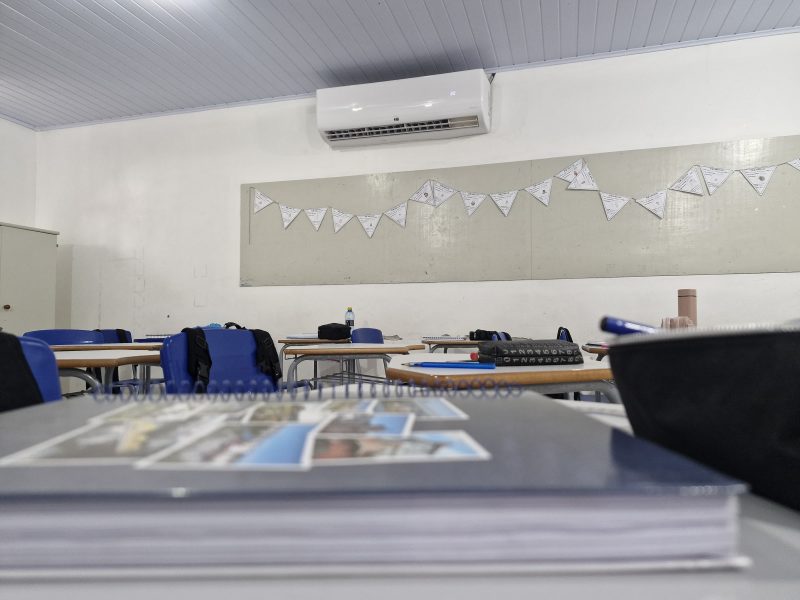 Para coordenador do sindicato de professores, problemas nos investimentos e infraestrutura das escolas são mais urgentes do que a neutralidade política dos docentes - Foto: Marco Aurélio/NDTV Record