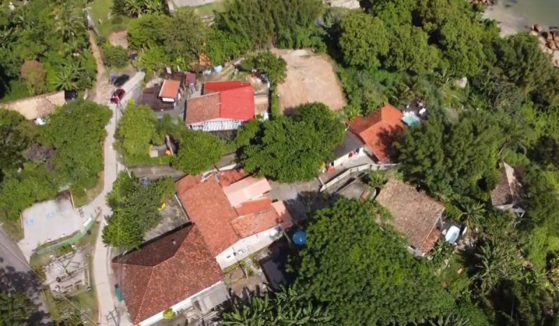 Imagem aérea das casas na praia do Forte, em Florianópolis