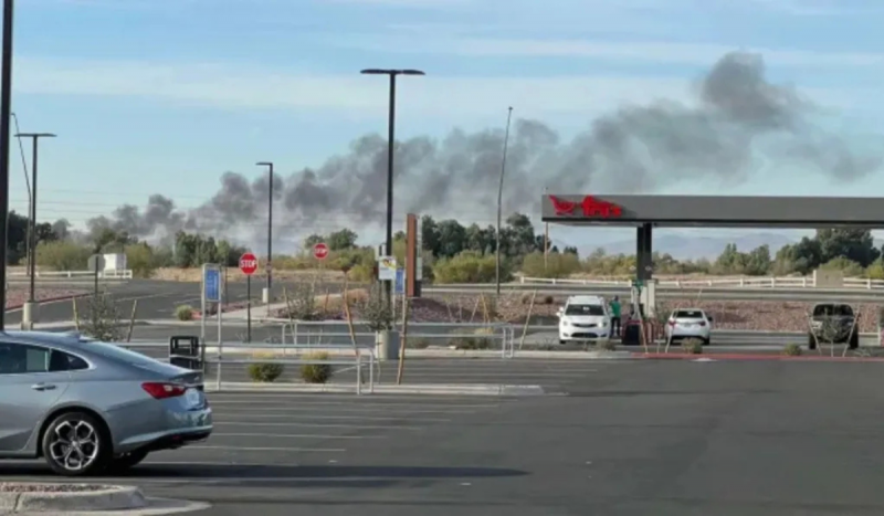 Dois aviões batem no ar no Arizona