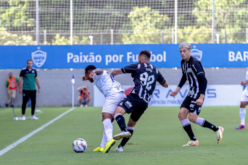 Barra bate o Figueirense e conquista a primeira vitória em seu novo estádio