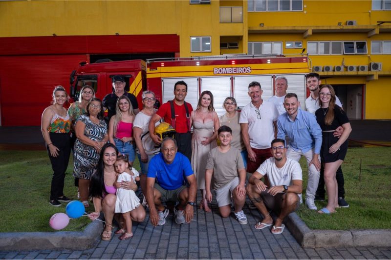 Família de casal participa de chá revelação 