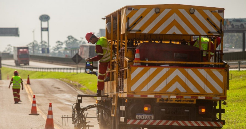 Trechos de obras na BR-101 podem causar lentidão no trânsito e transtorno aos motoristas.