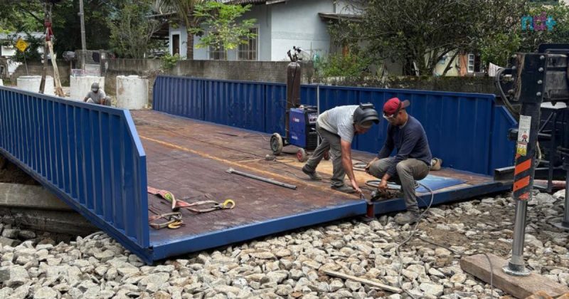 Itapema libera ponte e imagem mostra atuação da secretaria de obras