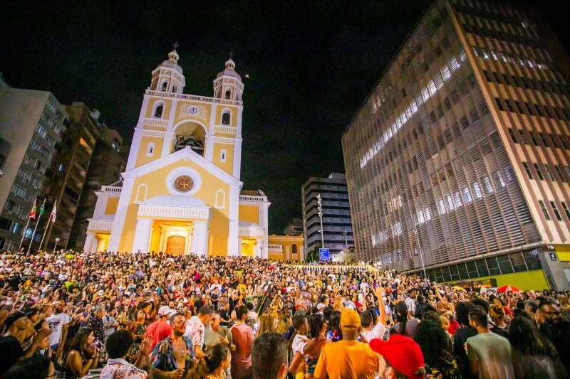 Empresa terá duas semanas para montar 12 arenas no carnaval de Florianópolis