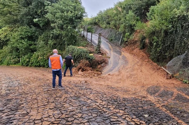 Temporal deixou casas destelhadas, ruas bloqueadas e transtornos em Videira