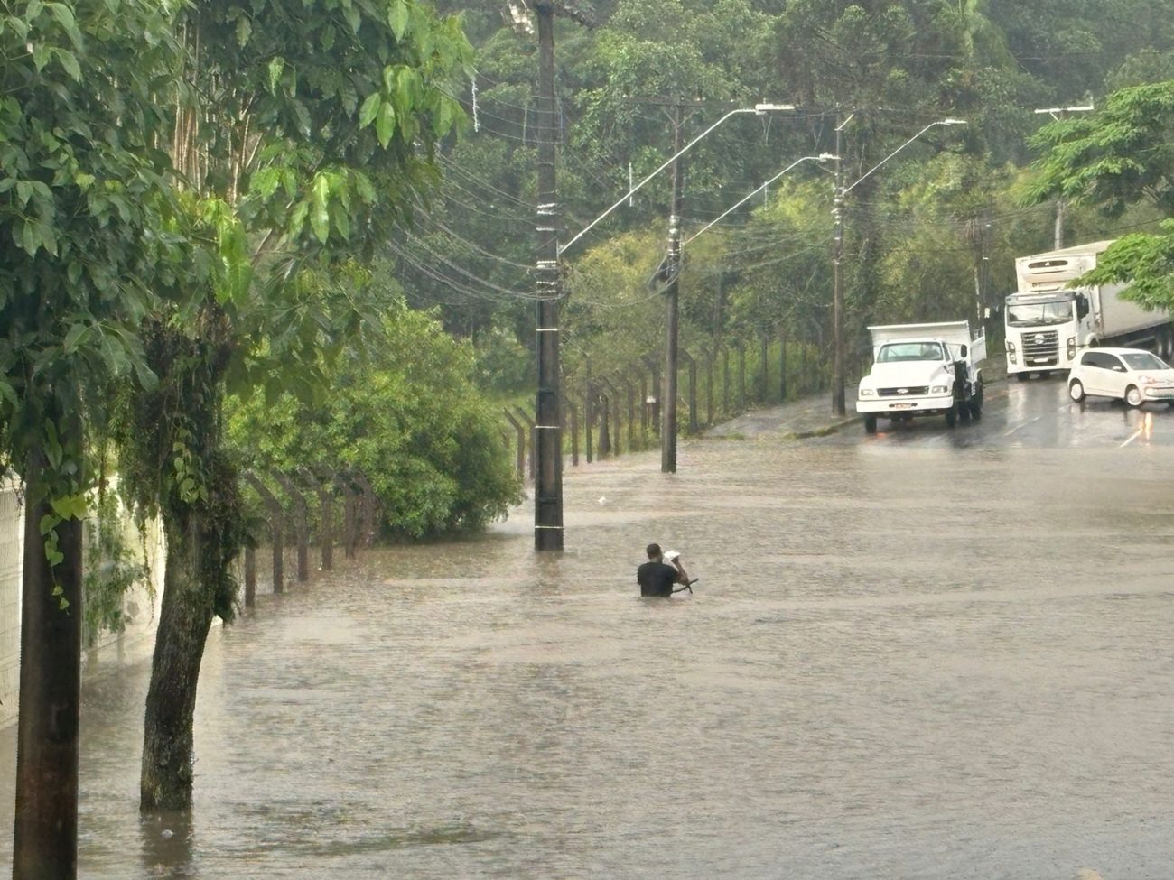 Formação de frente fria traz alerta de temporal com chuva intensa e vendaval para Joinville