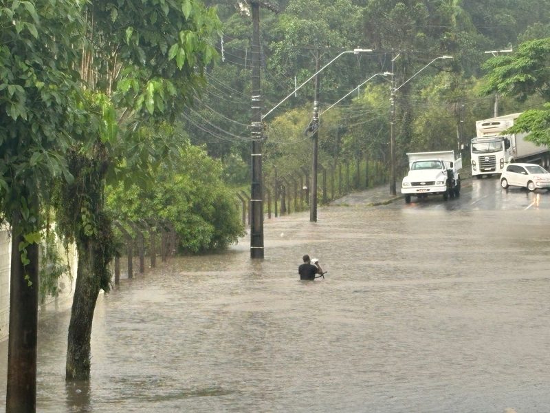 SC fica sob alerta para novos temporais e riscos de alagamentos