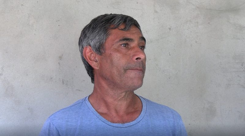 Aristides, que quase foi esmagado por árvore, durante entrevista para TV