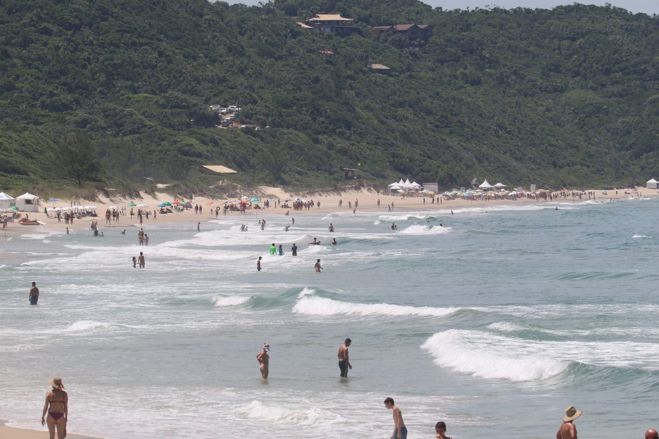 Imagem da praia de Imbituba, para fazer referência que ha outros planos da administração da cidade para manter a preservação ambiental 