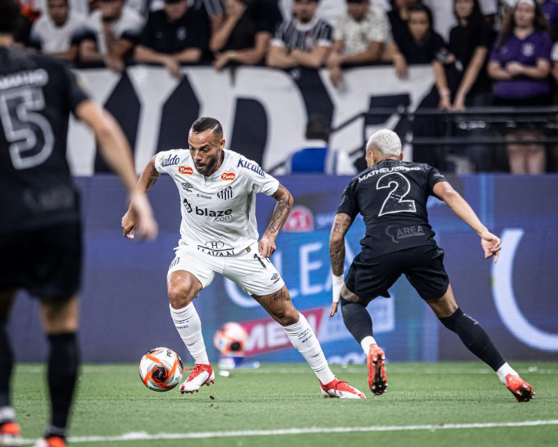 Corinthians e Santos se enfrentaram na Neo Química Arena nesta quarta-feira