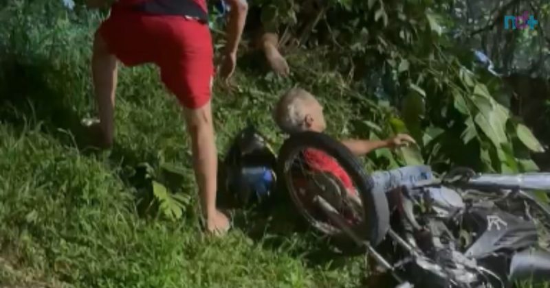 imagem mostra garupa e cena em que motociclista morre na descida do Morro da Cruz em Itajaí