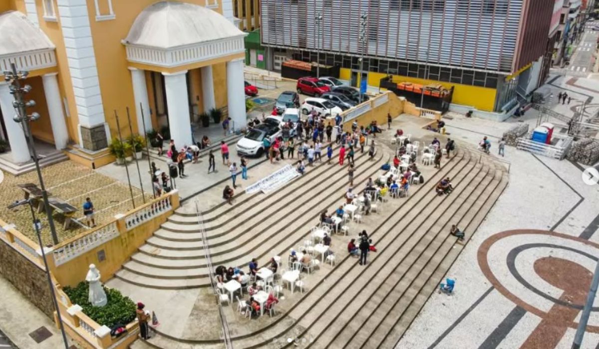 Ação realizada pelo coletivo Rede com a Rua, na área central de Florianópolis, em 2024Foto: Rede com a Rua/@redecomarua/Instagram
