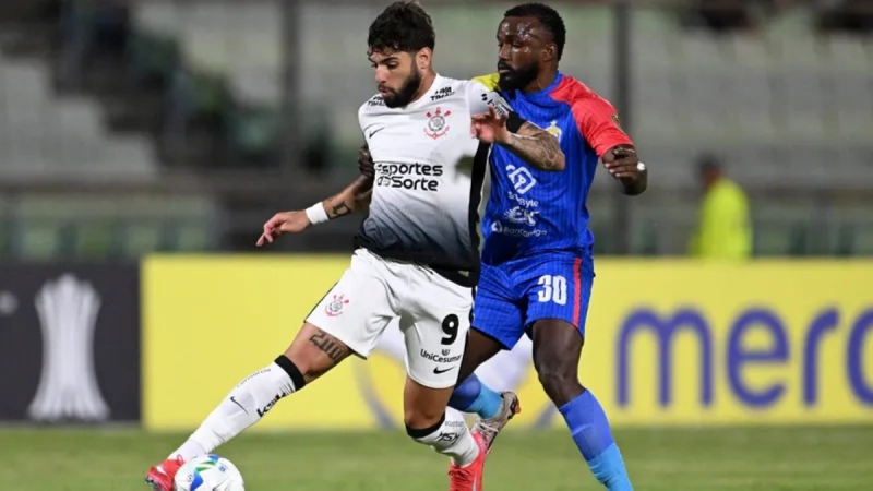 Na imagem, jogadores do Corinthians e Universidad Central