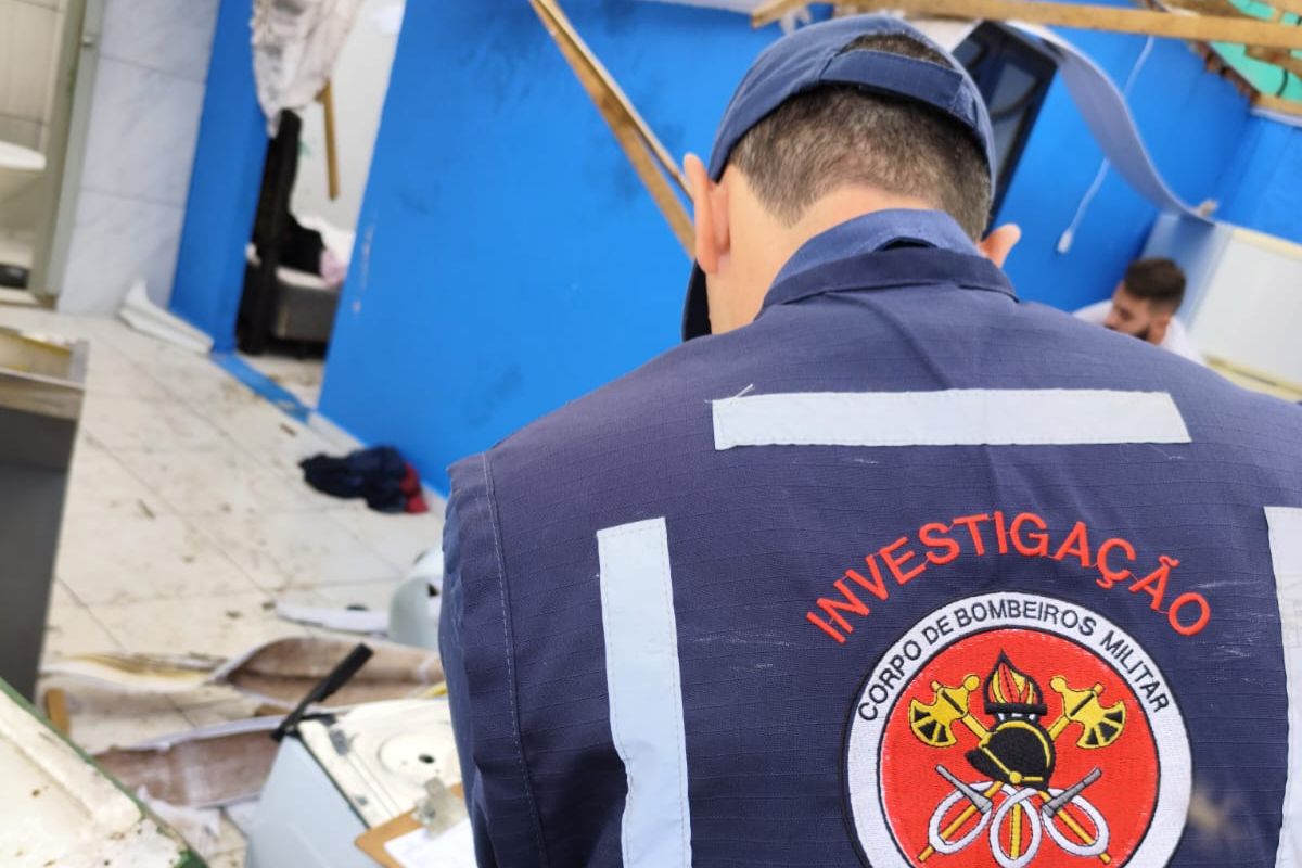 Bombeiros realizam perícia Bombeiros realizam perícia para identificar causas de vazamento de gás