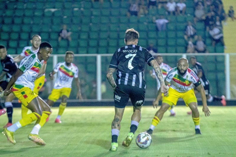 Nicolas foi titular na vitória do Figueirense