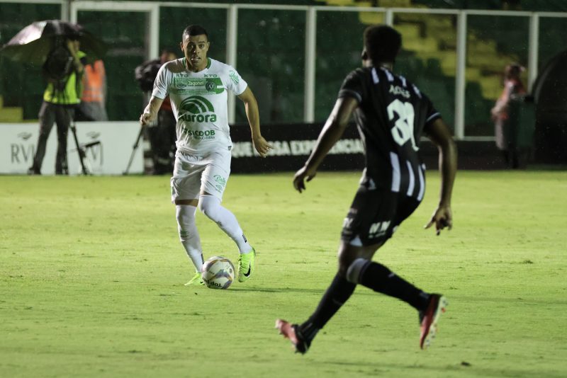 Defesa do Figueirense mostrou muita fragilidade – Foto: Jo&atilde;o Heemann/ACF/ND