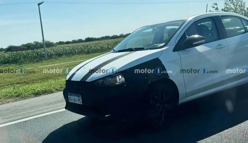  Flagra do Fiat Cronos em estrada na Argentina