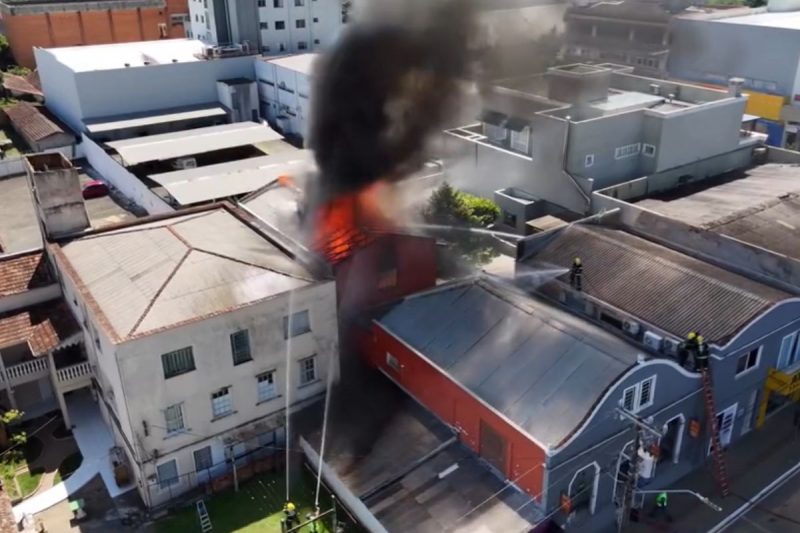 Incêndio atingiu livraria em Canoinhas