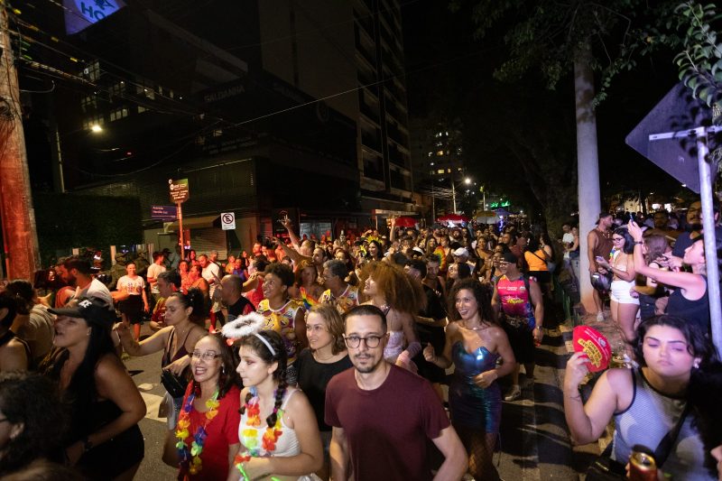 Foliões no Enterro da Tristeza