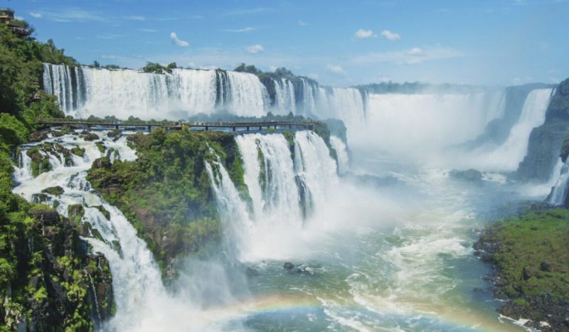 Cataratas do Iguaçu em dia ensolarado