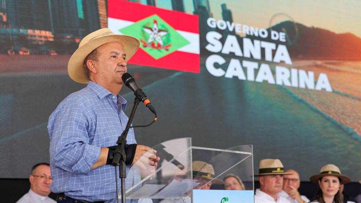 Jorginho Mello inspeciona SCs e escolas no Sul do estado