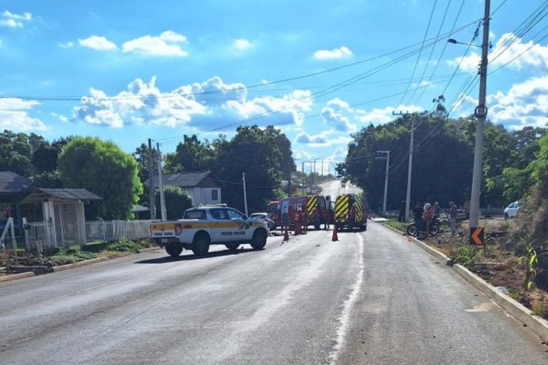 Local onde a criança de 11 anos morreu em acidente de carro e moto