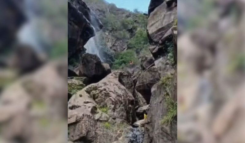 foto mostra parte da Cachoeira Véu de Noiva