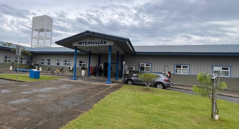 Imagem mostra fachada do Hospital Ruth Cardoso, em Balneário Camboriú