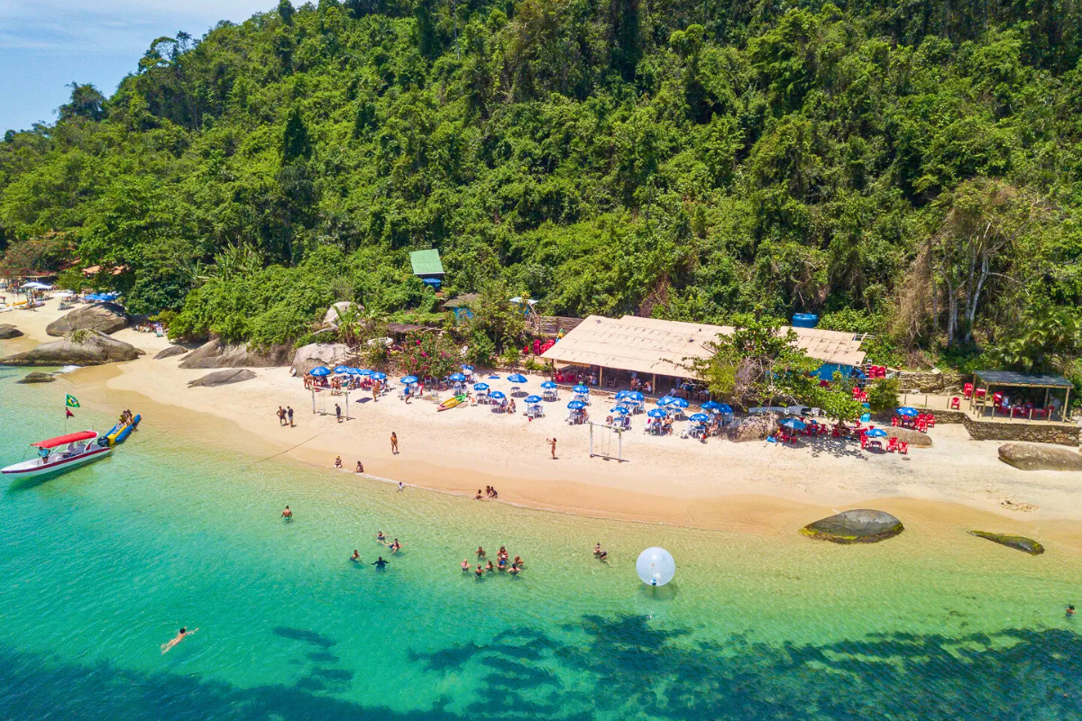 Ilha do Pelado é uma das mais bem estruturas da região Norte da baía de Paraty - @euamoparaty