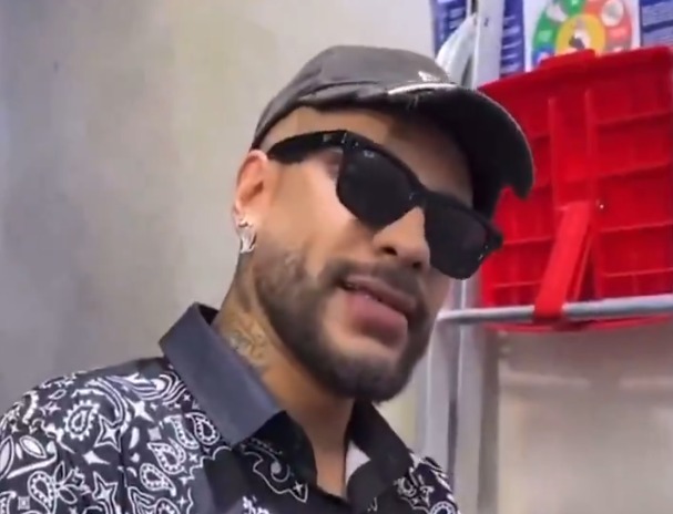 Sósia de Neymar em vídeo em Shopping na baixada santista 