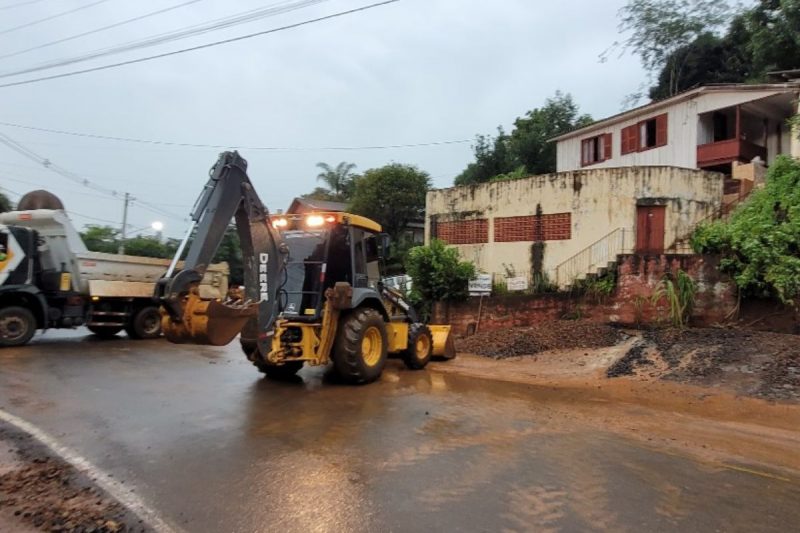 Temporal causa alagamentos e quedas de árvores em Videira