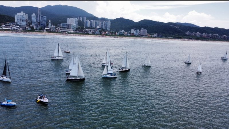 Regatas começam em Itajaí 