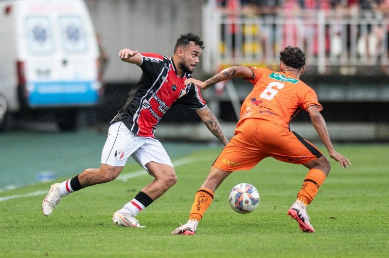 De virada, JEC vence o Santa Catarina e volta ao G-8 do Campeonato Catarinense