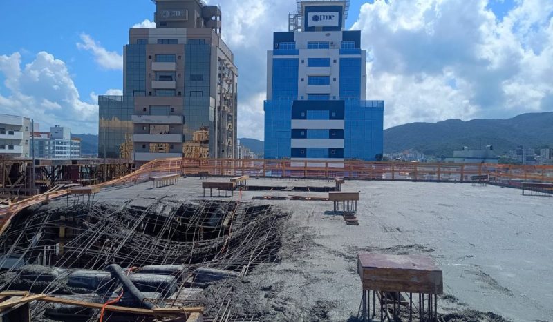 Laje de hospital em construção desaba em Palhoça, na Grande Florianópolis