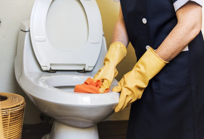 Como tirar o amarelado do vaso sanitário sem esforço em menos de 5 minutos