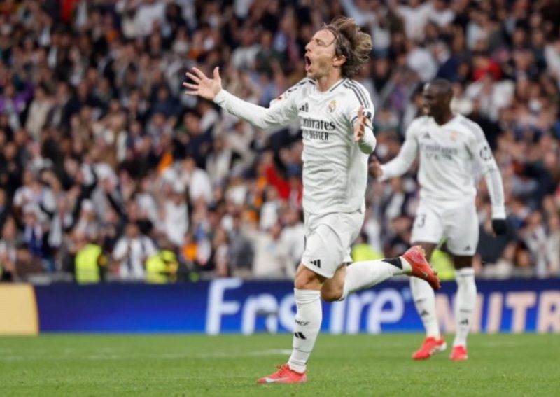 Modric comemora o golaço sobre o Girona