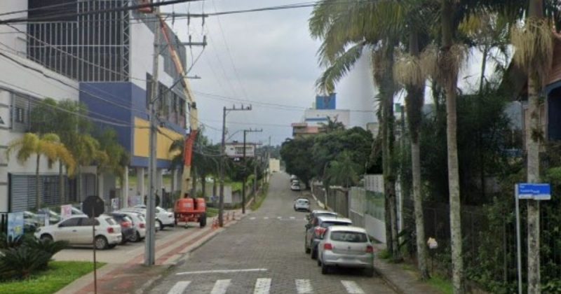 Escola de Criciúma em que o morador de rua morreu eletrocutado