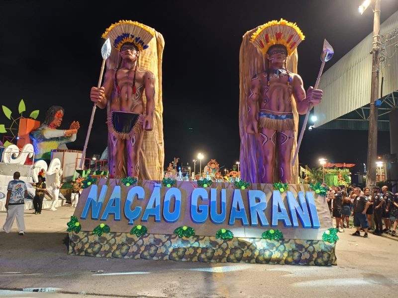 O desfile da Nação Guarani abriu a primeira noite do Carnaval de Florianópolis - Foto: Geovani Martins/ND