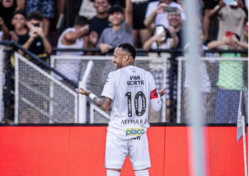 Neymar com camisa 10 do Santos