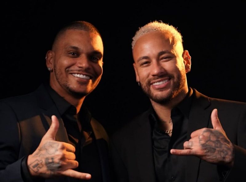 Na imagem, Neymar e Cris Guedes, os dois serão presidentes de clube na Kings League Brasil