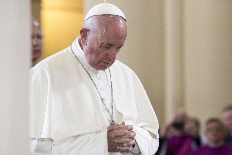 Papa Francisco está em tratamento para pneumonia bilateral