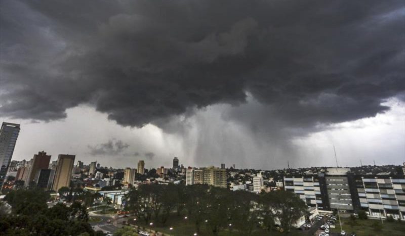 Frente fria deixa SC em alerta para chuvas intensas e riscos de novas tempestades