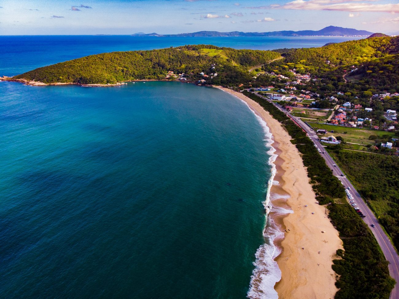 A agreste Praia de Taquaras também pode ser destino em um passeio de lancha em Balneário Camboriú - Alfabile/PMBC/Divulgação