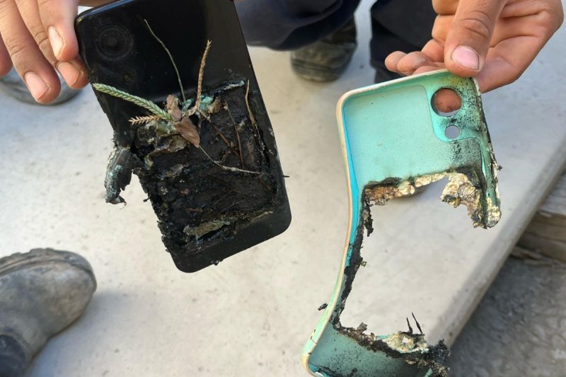 celular explode no bolso do trabalhador após queda de placa de concreto