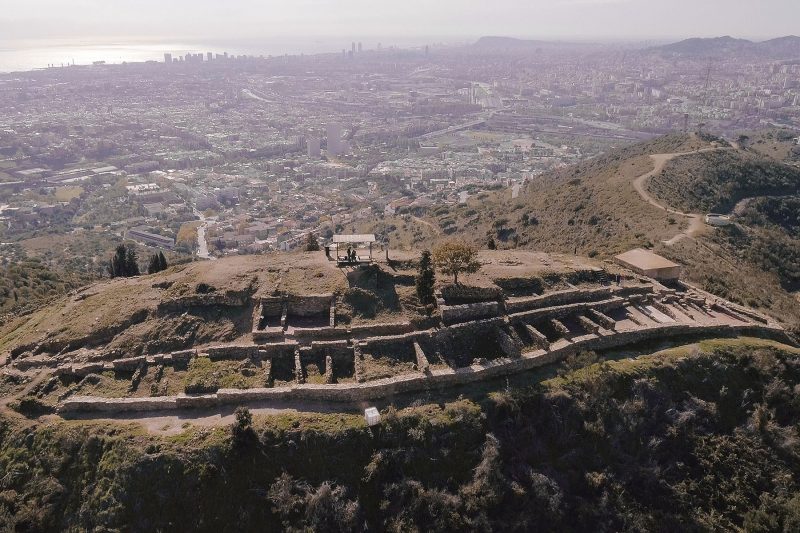 Sítio arqueológico de Puig Castellar, onde praticavam o ritual das cabeças quebradas