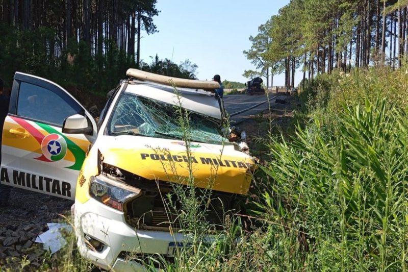 viatura danificada onde estava o policial rodoviário