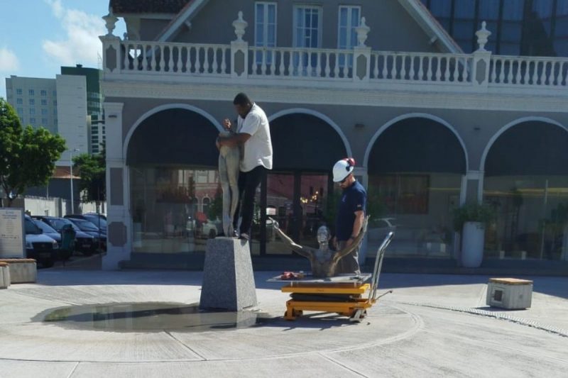 Bailarina da praça passou por manutenção 