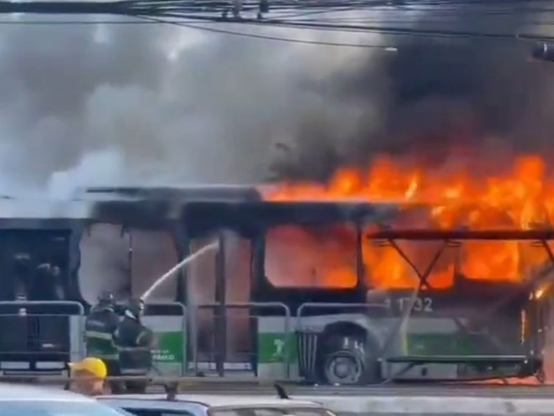 Ônibus foi atingido durante queda de avião em São Paulo 